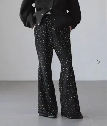 [LOWRYS FARM] 모듬 플레어 팬츠 S 사이즈 꽃무늬 블랙