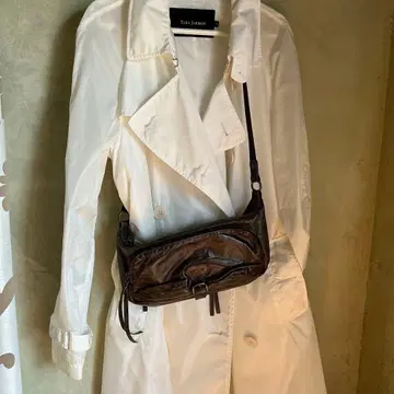 DAKOTA 다크 브라운 숄더백 호스 가죽