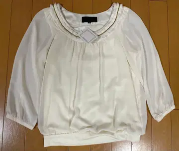 [새상품] UNTITLED 화이트 오부 소매 블라우스 사이즈 0