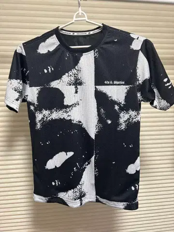 40s & Shorties LIPS REVERSIBLE TEE