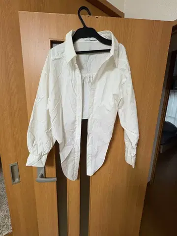 ETRE TOKYO 화이트 크롭 긴팔 셔츠