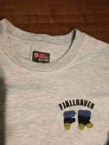 레어 정품 FJALLRAVEN 자수입 T셔츠 FR 털실 가공 무료배송