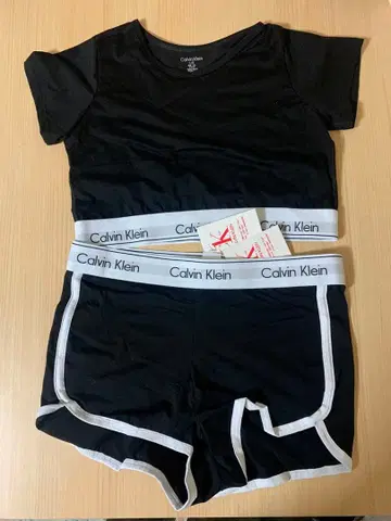 캘빈 클라인 블랙 셋업 티셔츠와 숏팬츠 L 새상품