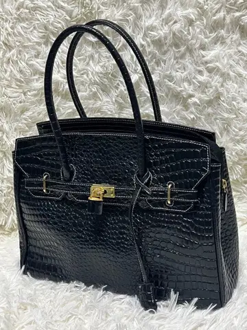 [컨디션 최상] LA'BEAU 악어 엠보싱 열쇠 달린 핸드백 블랙