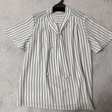 UNTITLED 스트라이프 보타이 반팔 셔츠