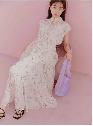 새상품급 SNIDEL Sustainable 20주년 티어드 플리츠 원피스