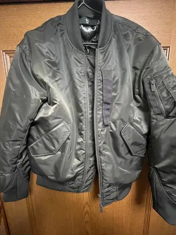 유니클로 +j 하이브리드 다운 오버사이즈 MA-1 블루종