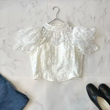 eimy istoire 엔젤 슬리브 오간 블라우스 화이트 시어 프릴