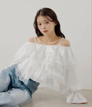 chico 볼륨 프릴 레이스 블라우스 화이트