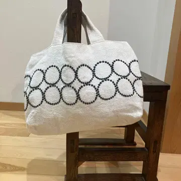 미나 페르호넨 탬버린 자수 토트백
