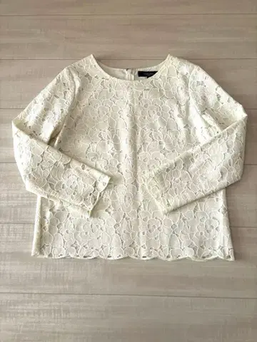 Demi-Luxe 빔즈 새상품급 컷워크 레이스 블라우스 38 사이즈