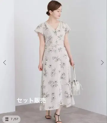 택 포함 미사용 새상품 IENA 스트라이프 플라워 셔츠와 스커트 세트