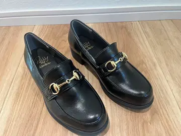 블랙 로퍼 225 사이즈 골드 체인 (키다리 아저씨)