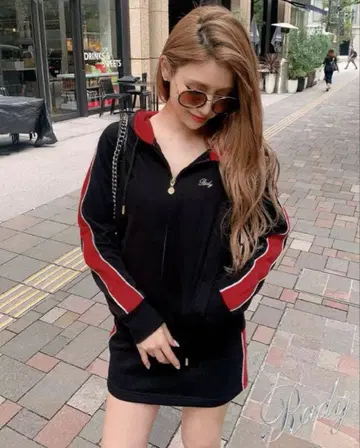 Rady 셋업 블랙/레드 사이드 스트라이프