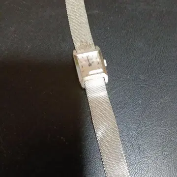 캐서린 햄넷 사각형 쿼츠 손목시계 중고