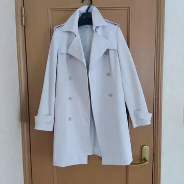 Lui Chantant 화이트 트렌치코트 36