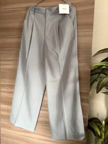 Elura의 삭소니풍 와이드 팬츠