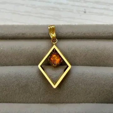 골드 컬러 마름모 오렌지 펜던트 탑 유품 정리 0410-24