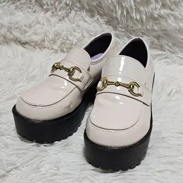 요스케 YOSUKE 캐주얼 통굽 로퍼 펌프스 골드 금장 장식 M