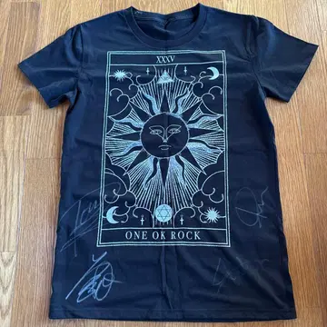 ONE OK ROCK 사인 포함 T셔츠 블랙