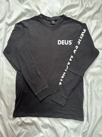 DEUS EX MACHINA 롱티 블랙