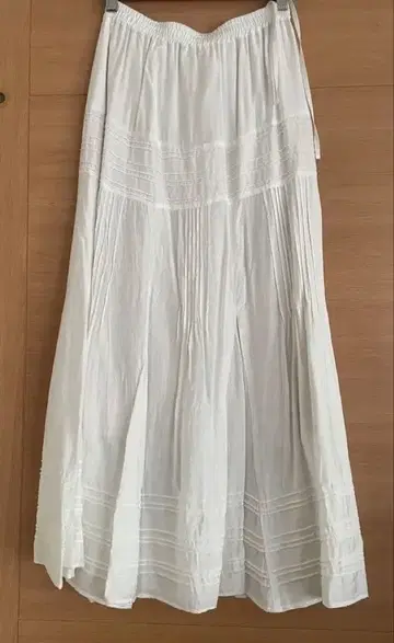 [새상품급] SNIDEL 화이트 플레어 스커트 사이즈 0