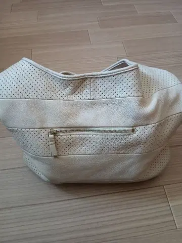 퍼포레이션 디자인 숄더백 베이지