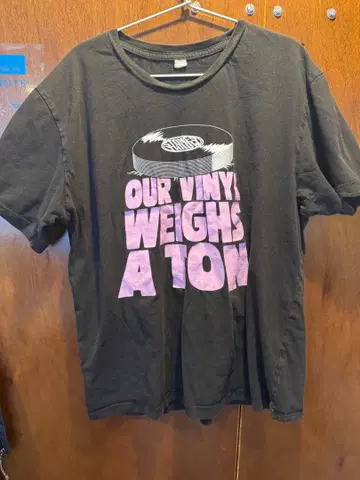 OUR VINYL WEIGHS A TON 90s 빈티지 티셔츠