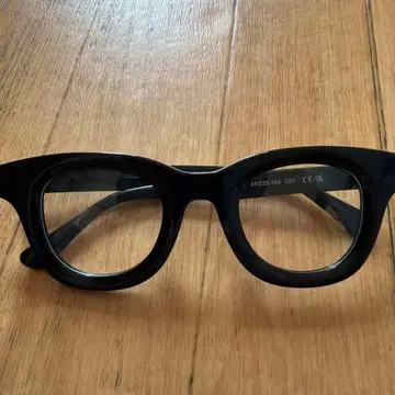 블랙 라운드 안경 돋보기 이시카와 노리유키 착용