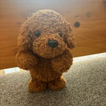 브라운색 강아지 봉제 인형 소리나 음성을 흉내 내며 걷습니다
