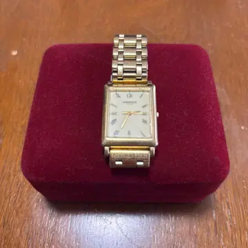 골드 사각형 케이스 아날로그 손목시계