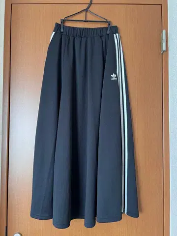 아디다스 롱 스커트 롱 플레어 스커트