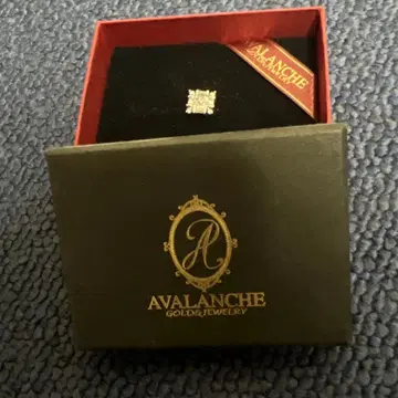 AVALANCHE 스퀘어형 주얼리