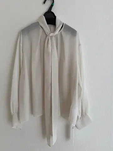 23구 ONWARD 리본 포함 긴팔 블라우스 38