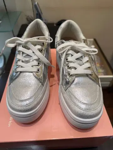 실버 플랫폼 스니커즈