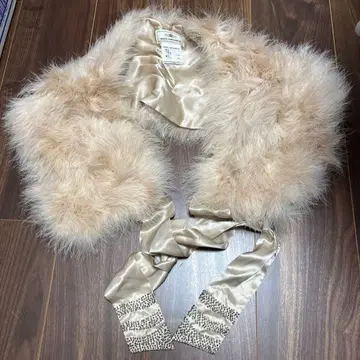 GRACE CONTINENTAL 베이지 퍼 숄