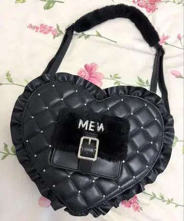 HONEY MEW 퍼 포켓 부착 BIG 하트 백