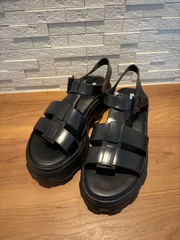 완판템 멜리사 구르카 샌들 통굽 24.5 블랙