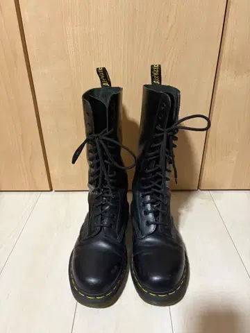 닥터 마틴 14홀 부츠
