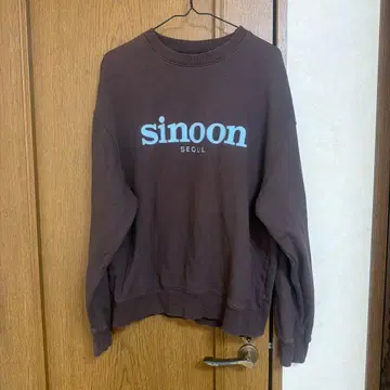 sinoon SEoul 로고 맨투맨 브라운