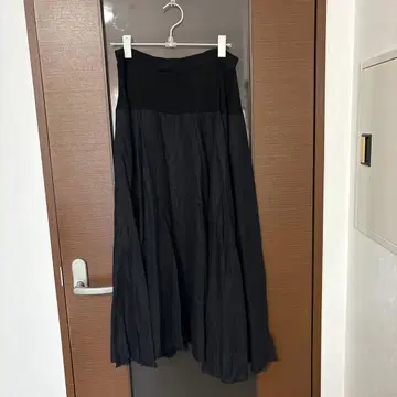 비어즐리 BEARDSLEY 플레어 스커트 블랙 린넨 소재