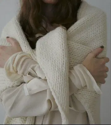 [ 새상품 택 포함 ] ETRE TOKYO 벌키 얀 핸드 니트 스톨