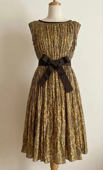 해바라기 무늬 슬리브리스 원피스 36