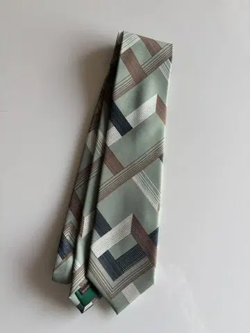 폴 스튜어트 넥타이