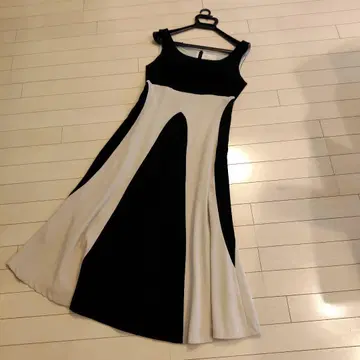 Sybilla 슬리브리스 플레어 원피스