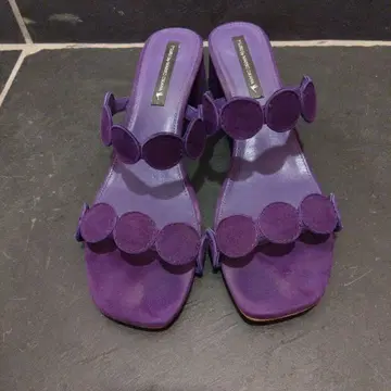 보라색 스캘럽 디자인 플랫폼 샌들