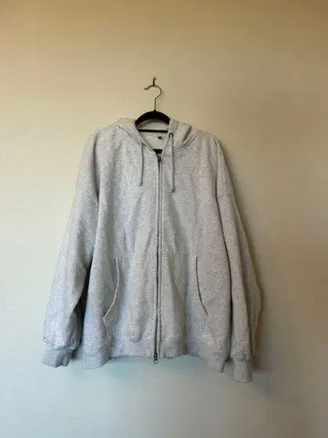 그레이 후드 부착 집업 후드티