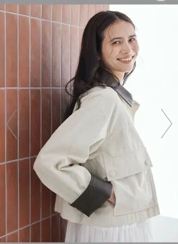 가격 인하 중 숏 텐트 실루엣 헌팅 자켓 화이트