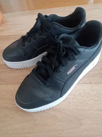 PUMA 블랙스니커즈 25.5cm