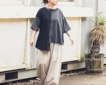 니코앤드 비대칭 디자인 반팔 티셔츠 블랙